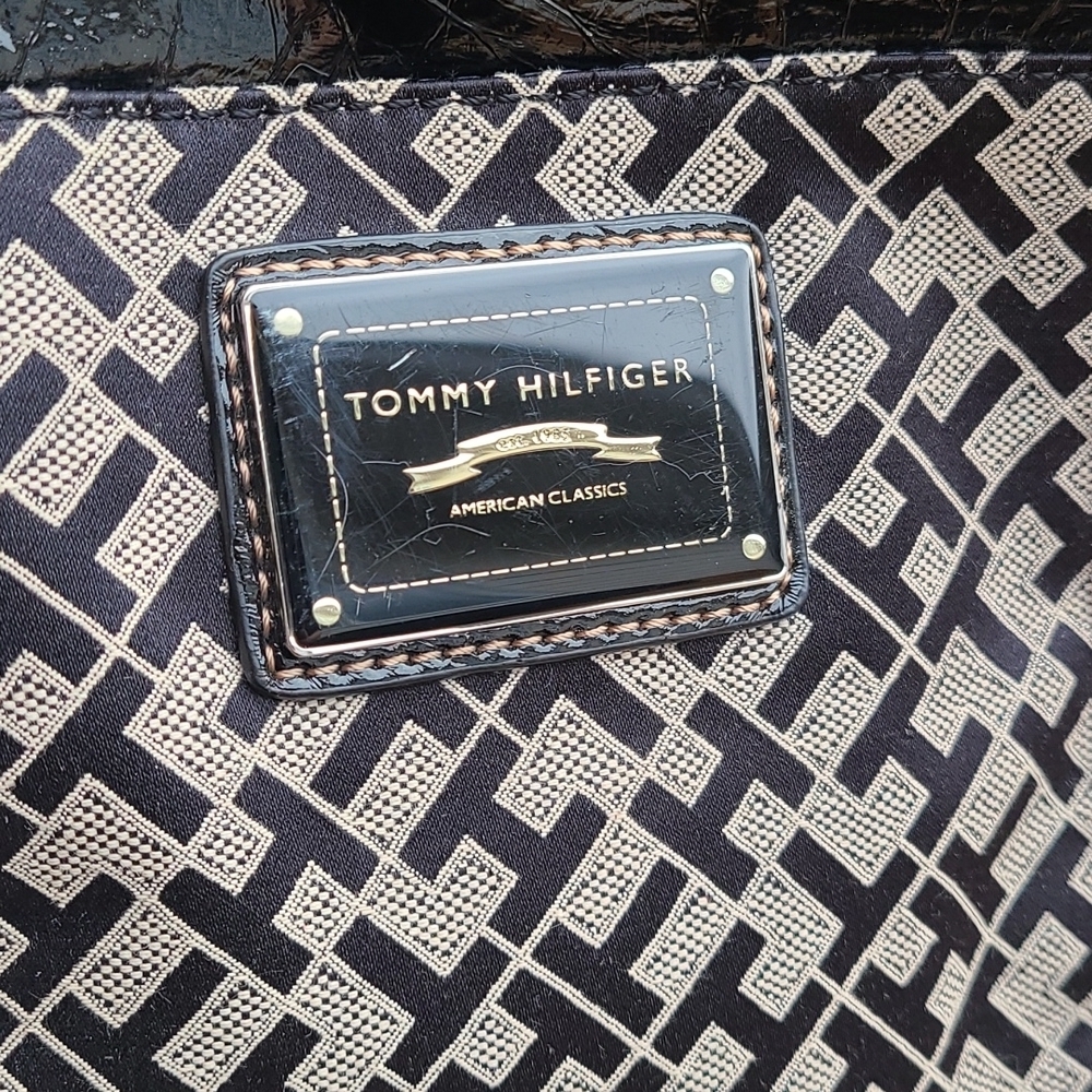 Vintage Tommy Hilfiger Monogram purse - Picture 9 of 12
